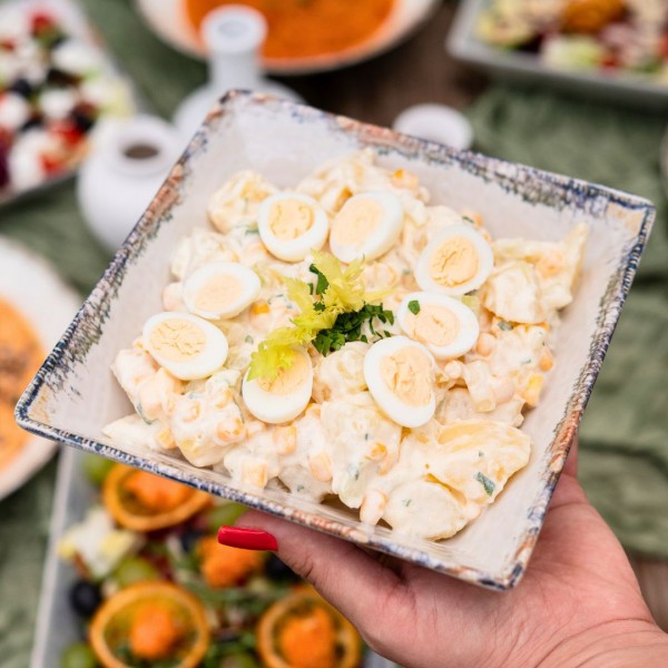 Salată de cartofi cu ouă de prepeliță